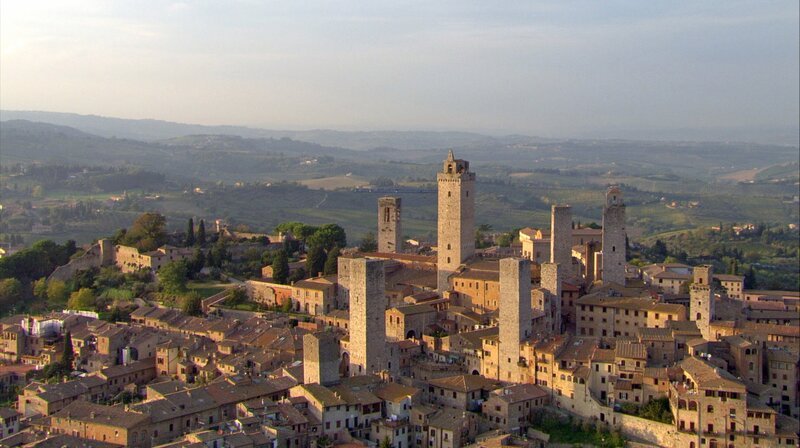 San Gimignano in der Toskana beeindruckt mit seinen mittelalterlichen Wolkenkratzern. – Bild: phoenix/​ZDF/​Skyworks