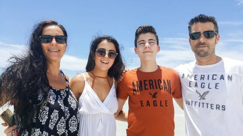 Wird Familie Betz ihre Auswanderung beenden müssen und nach Deutschland zurückkehren? V.l.: Nicole Betz, Ashley Betz, Justin Betz und Oliver Betz – Bild: Familie Betz