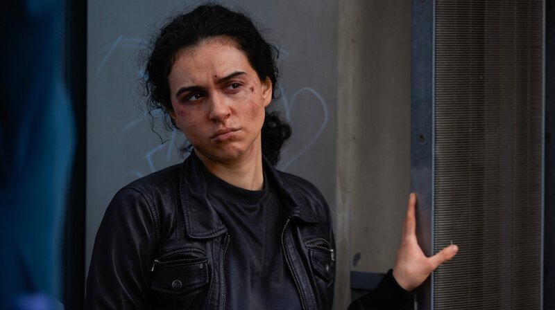Azra (Mariam Hage) – Bild: ARD Degeto/​ORF/​Darryl Oswald