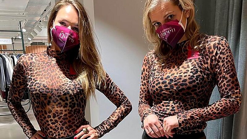 Kandidatin Annabelle (r.) und Shoppingbegleitung Bianca. – Bild: RTL /​ Constantin Ent.
