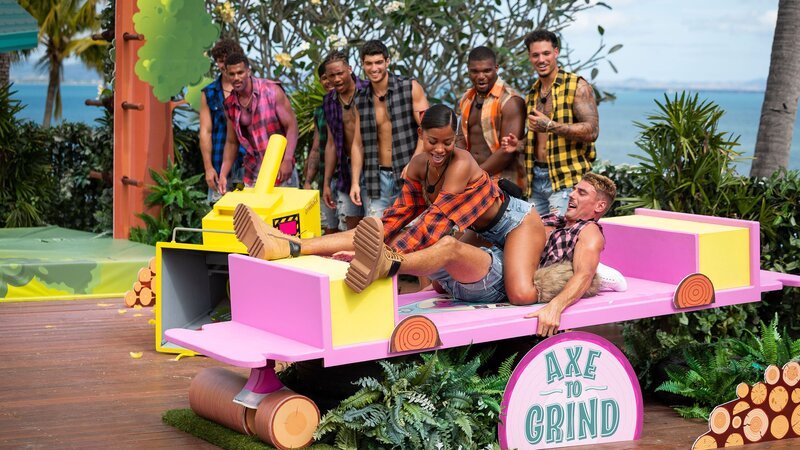 LOVE ISLAND USA -- Episode 712 -- Pictured: (l-r) Jeremiah Brown, Taylor Williams, Charlie Georgiou, Amaya Espinal, Jalen Brown, Austin Shepard, Jose „Pepe“ Garcia-Gonzalez – Bild: Peacock TV LLC /​ Ben Symons