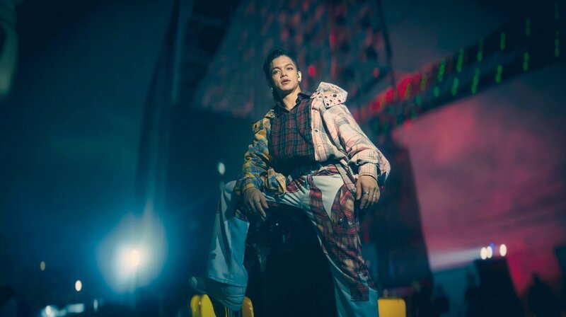 (S)Trong Backstage bei „Call Me By Fire Show“, Ho-Chi-Minh-Stadt, Vietnam – Bild: tim rosenbohm / MDR/Tim Rosenbohm (S)Trong Backstage bei „Call Me By Fire Show“, Ho-Chi-Minh-Stadt, Vietnam – Bild: tim rosenbohm / MDR/Tim Rosenbohm