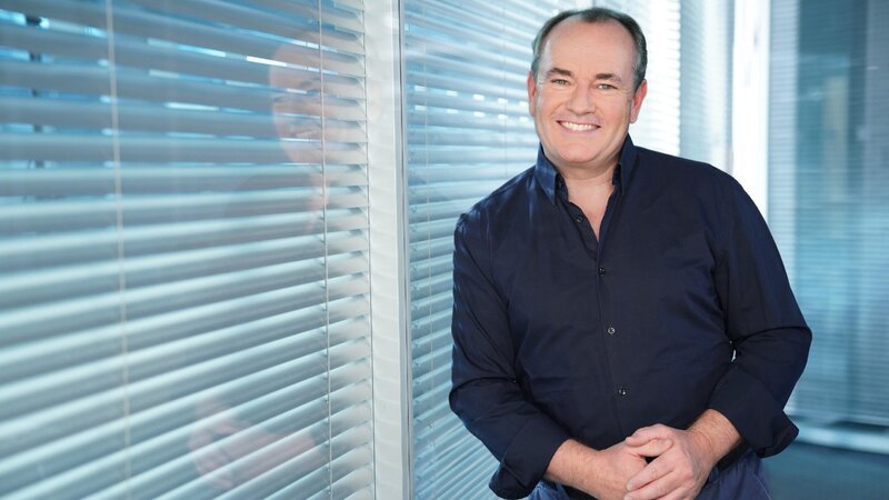 Moderator Wolfram Kons – Bild: RTL Zwei