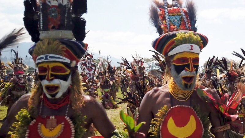 Mitglieder eines Stammes in Papua-Neuguinea – Bild: uklib /​ THE HISTORY CHANNEL /​ A+E Networks