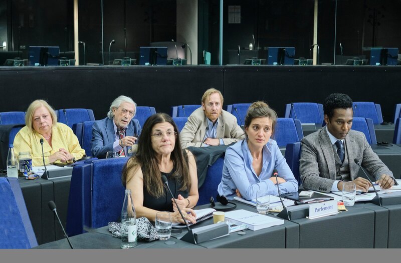 Gesine (Martina Eitner-Acheampong), Jorge (Luis Rego), Valentine Cantel (Georgia Scalliet), Sven (Gustaf Hammarsten), Eamon Geragthy (William Nadylam), Samy Kantor (Xavier Lacaille) v.l.n.r. – Bild: WDR/​BenoîtLinder FTV
