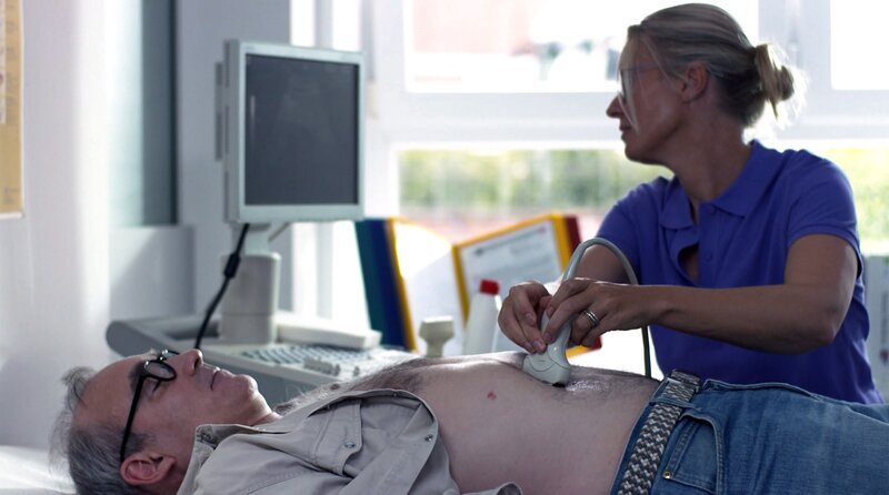 Ultraschalluntersuchung: Woher kommt das Fieber von Martin R.? – Bild: SWR/​NDR