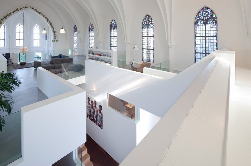 Eine Nachbarschaftskirche wurde zu einem komplexen Wohnraum umgebaut – ermöglicht durch Zecc Architects. – Bild: BR/​Sabine Reeh