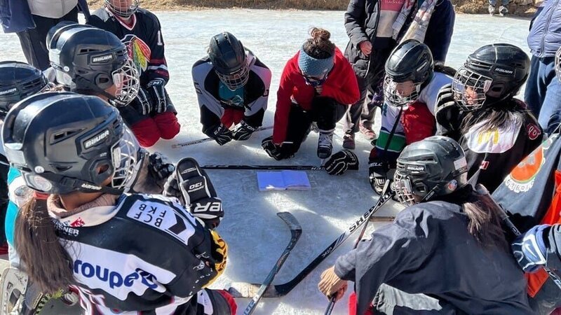 Eishockey im Himalaya – eine Spielerin in der Klimakrise 6 – Bild: SWR/​ Irja von Bernstorff