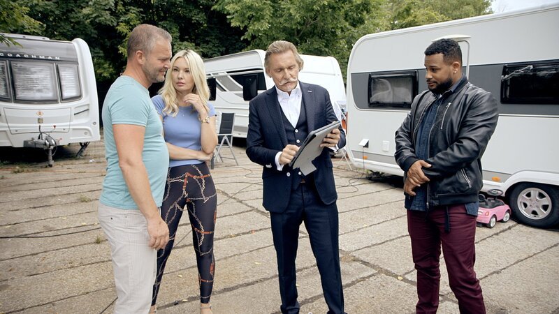 Ingo Lenßen (3.v.l.); Ben Handke (r.) – Bild: ProSiebenSat.1 Media SE