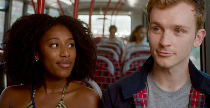 Zwischen Ben (Harry Lawtey) und Jess (Sophia Brown) funkt es sofort. – Bild: ITV Studios All rights reserved