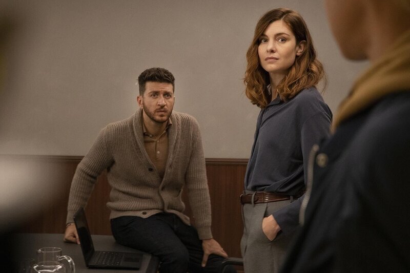Daniele Vianello (Alessandro Roja, l.); Elena Zonin (Vittoria Puccini, r.) – Bild: RAI RADIOTELEVISIONE ITALIANA – PAYPERMOON ITALIA