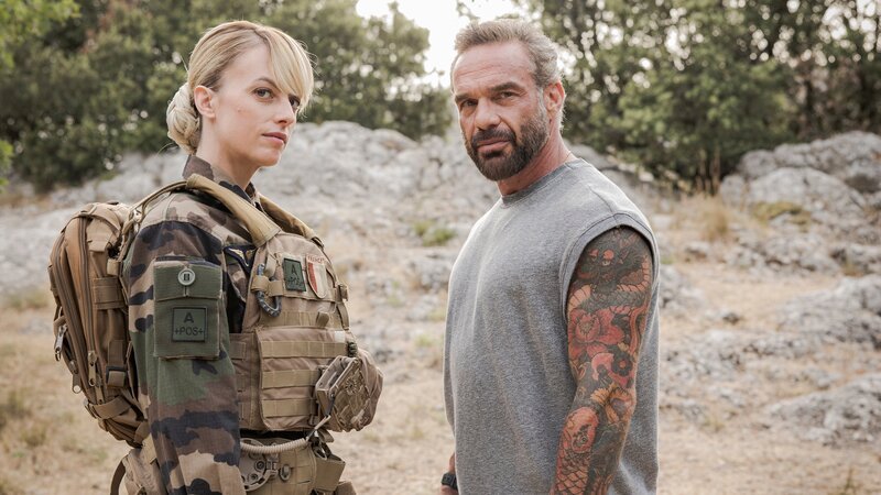 Gabrielle Martino (Sara Mortensen), Paul Vilar (Philippe Bas) – Bild: Plaion Pictures GmbH /​ Julien Cauvin