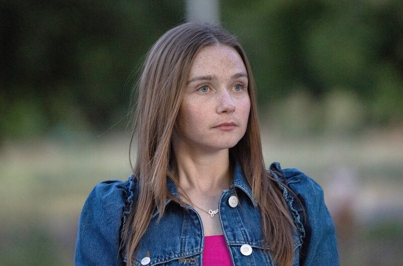 Der Tod ihrer Schwester hat Emma (Jessica Barden) verändert. – Bild: ITV Studios