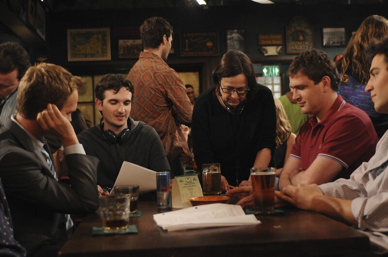 Bei den Dreharbeiten zu „How I Met Your Mother“ … – Bild: 20th Century Fox International Television Lizenzbild frei