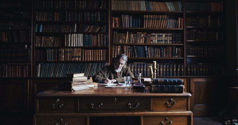 Reenactment – Charles Thomson, Sekretär des Kontinentalkongresses, in seiner Bibliothek. – Bild: ORF/​GMarsh TV Productions