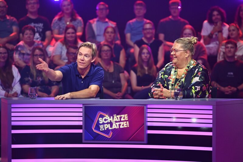 Simon Gosejohann (l.); Ilka Bessin (r.) – Bild: Julia Feldhagen