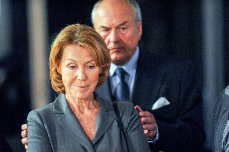 Tennhagen (Dietrich Mattausch) führt die Mutter Oberin (Gaby Dohm) zum Essen aus. Er möchte mit ihr im Schloss leben. – Bild: ORF 2