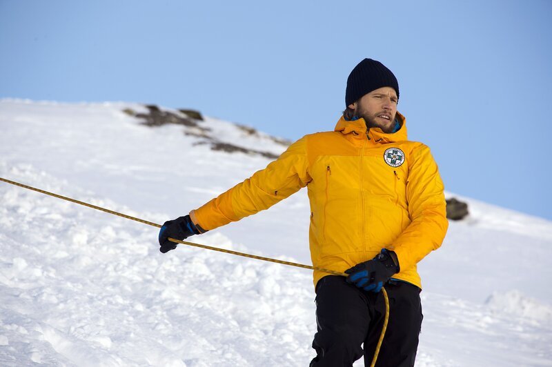 Markus Kofler (Sebastian Ströbel) im Einsatz für die Bergrettung Ramsau. – Bild: ZDF und Thomas R. Schumann