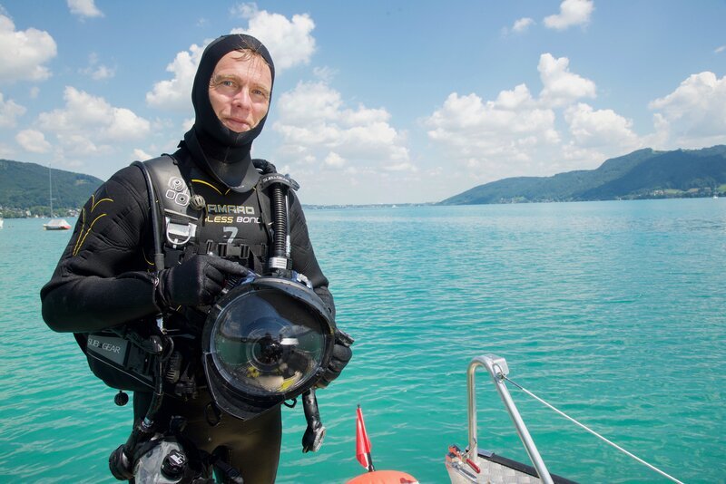 Der gebürtige Norddeutsche Henrik Pohl, Unterwasserarchäologe und Attersee-Liebhaber. Wahrscheinlich war es der Nordwind, der den Unterwasserarchäologen Henrik Pohl von der Hansestadt – Bild: ORF 2