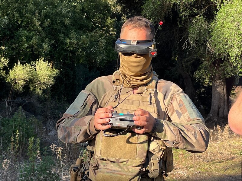 Drohnenpiloten spielen auch bei der Legion eine wichtige Rolle. – Bild: Dunja Keuper /​ ZDF