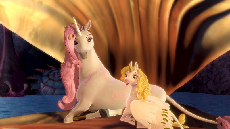 Lyria zeigt stolz ihr kleines Einhornfohlen: Onchao, das sich schon gut eingelebt hat. – Bild: ZDF und (C) 2012 Lucky Punch | Rainbow | March Entertainment