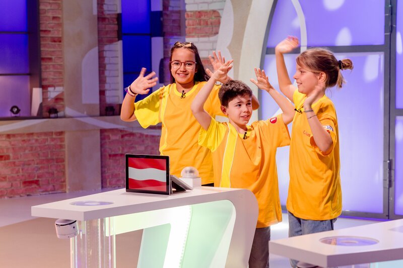 Das gelbe Rateteam aus Insbruck/​Österreich freut sich auf einen spannenden Quiztag bei „1, 2 oder 3“. – Bild: ZDF und Ruppografie – Nadine Rupp