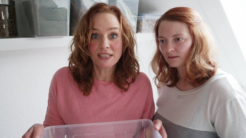 Kate Kitchenham(l.) – Bild: @RTL