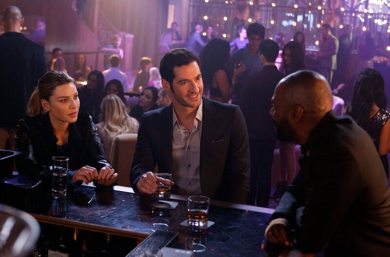 L-R: Chloe Decker (Lauren German), Lucifer (Tom Ellis) und Father Frank Lawrence (Colman Domingo) – Bild: RTL