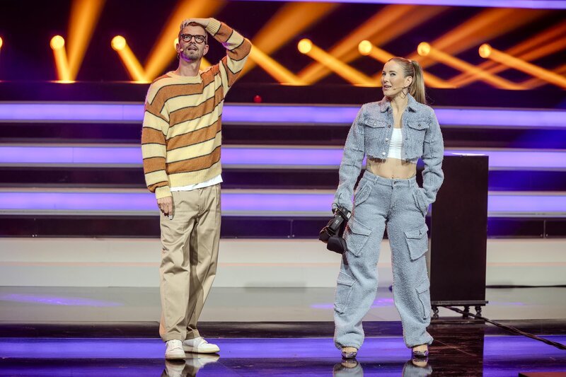 Joko Winterscheidt (l.); Jeannine Michaelsen (r.) – Bild: ProSieben /​ Ralf Wilschewski