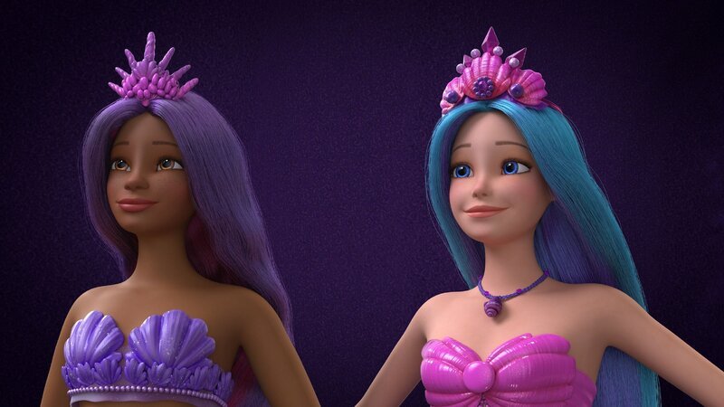 Brooklyn (li.), Malibu (re.), Skipper, Stacie und Chelsea verwandeln sich in Meerjungfrauen, um die Welt von Pacifica zu retten. Bei ihrem Unterwasserabenteuer treffen sie auf neue tierische Freunde und Meerjungfrauen, lernen ihre innere Stärken zu finden und erfahren, wie schwierig es ist, die Welten über und unter Wasser im Gleichgewicht zu halten. – Bild: RTL