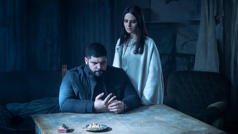 Genny Savastano (Salvatore Esposito) und Azzurra Avitabile (Ivana Lotito) – Bild: AXN Black