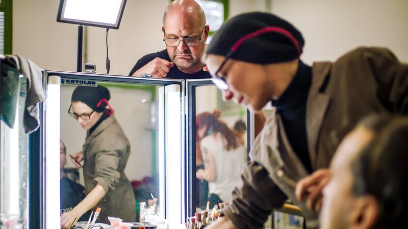 Maskenworkshop. – Bild: ORF/​AÖF