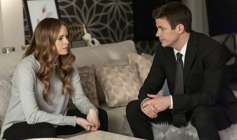 Caitlin Snow (Danielle Panabaker, l.); Barry Allen (Grant Gustin, r.) – Bild: DC Comics /​ Warner Bros. Ent. Inc.