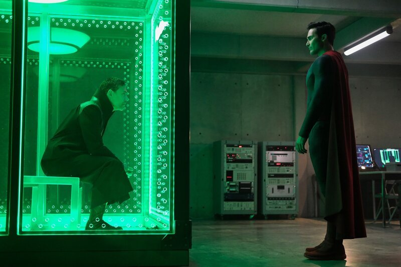 Morgan Edge (Adam Rayner, l.); Superman (Tyler Hoechlin, r.) – Bild: The CW Network, LLC. /​ DC /​ Warner Bros. Ent. Inc. /​ Bettina Strauss