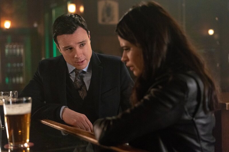 Harry Greenwood (Rupert Evans, l.); Mel Vera (Melonie Diaz, r.) – Bild: sixx
