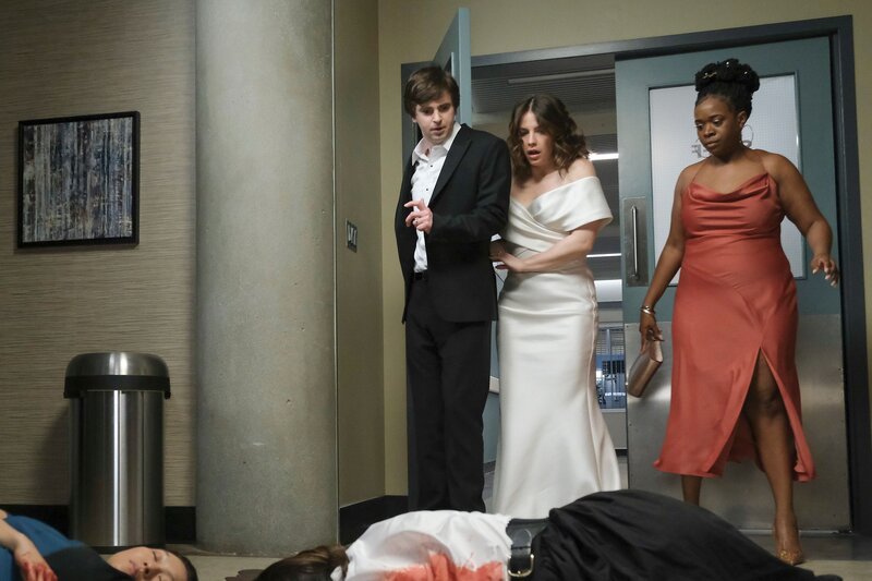 l-r: Dr. Shaun Murphy (Freddie Highmore), Lea Dilallo (Paige Spara), Dr. Jordan Allen (Bria Henderson) – Bild: RTL