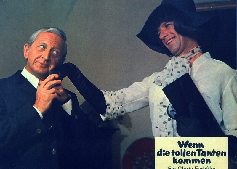 v.li.: Portier Poldi (Gunther Philip), Rudi (Rudi Carrell) – Bild: ORF/​LISA-Film