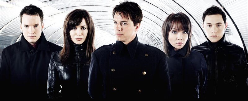 v.li.: Gareth David-Lloyd, Eve Myles, John Barrowman, Naoko Mori und Burn Gorman – Bild: BBC