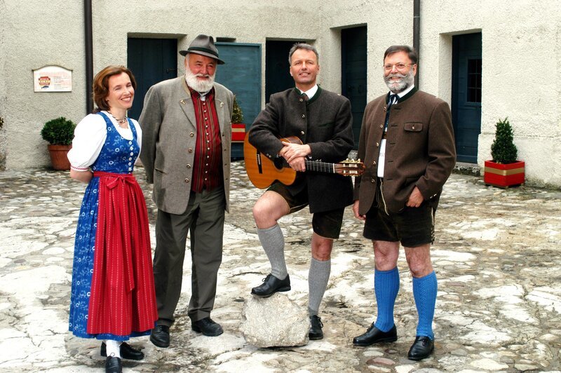 Sepp Forcher und der Spumberger Dreigesang. – Bild: ORF (FS1/​FS2) /​ ORF2