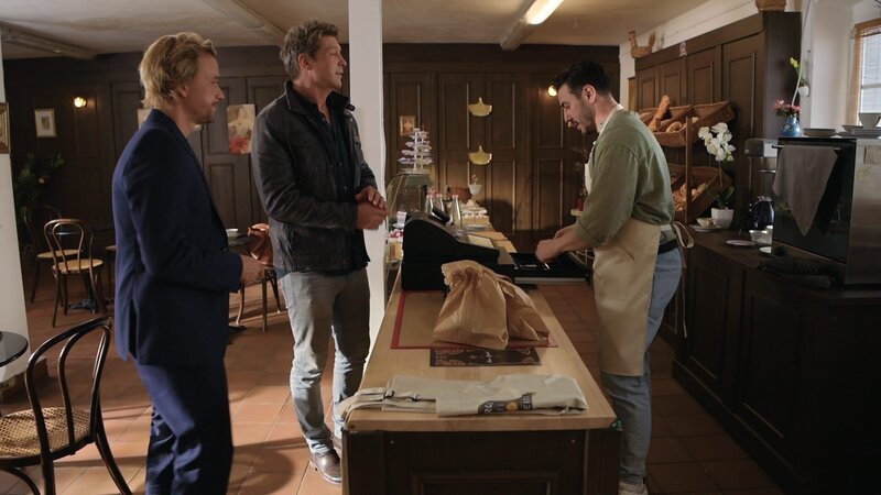 Person: Christopher Kohn als Felix Groneberg; Sebastian Deyle als Mirko Renic; Saša Kekez als Georg Binder; – Bild: Joyn