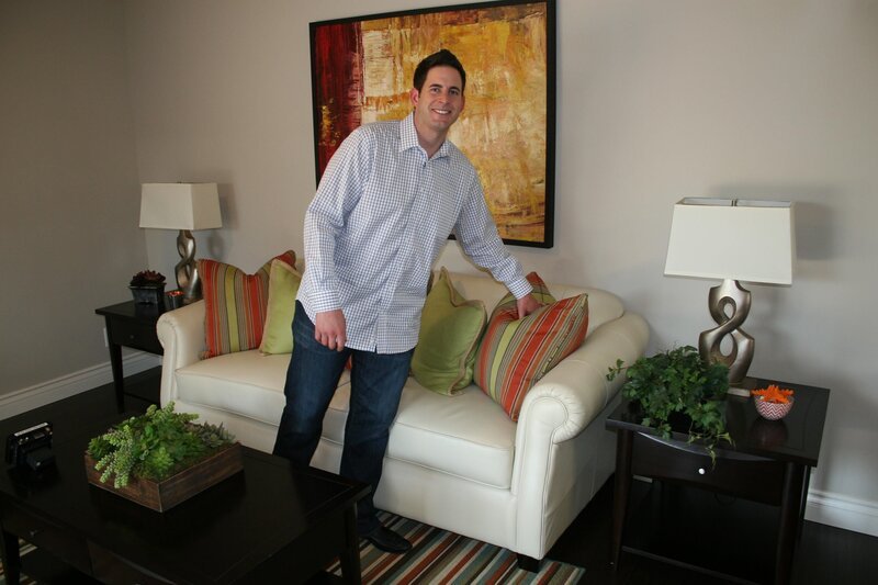Nach getaner Arbeit ist Tarek gespannt auf die Hausbesichtigung … – Bild: HGTV/​Scripps Networks, LLC.