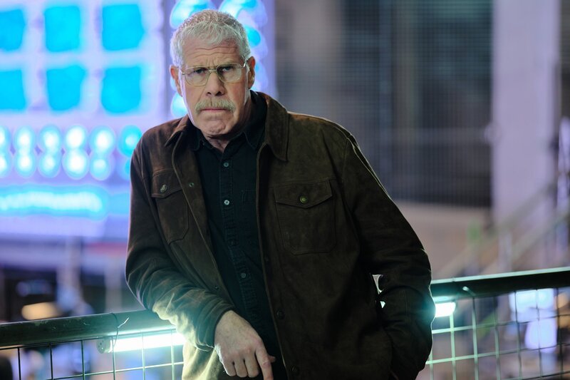 Enthüllt unangenehme Neuigkeiten: Ron Perlman als Frank Napier – Bild: SRF/​NBCU /​ NICK WALL
