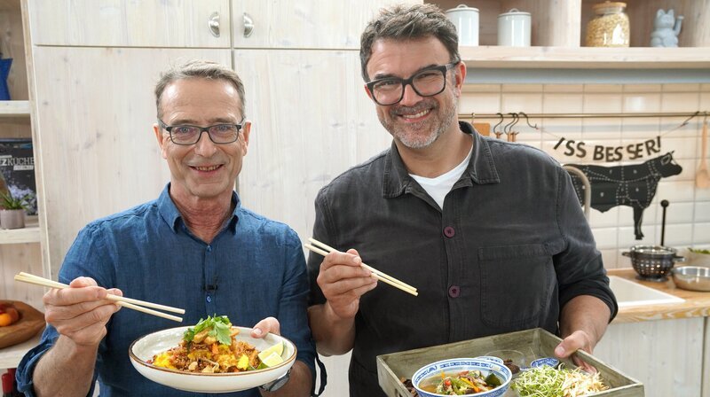 Dr. Matthias Riedl (l.) und Tarik Rose. – Bild: NDR/​dm film und tv produktion/​Florian Kruck