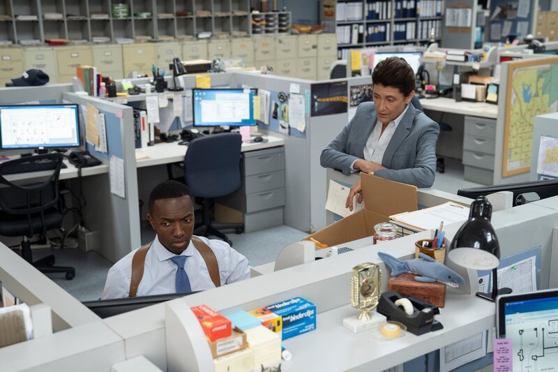 L-R: Jerry Edgar (Jamie Hector), Lt. Grace Billets (Amy Aquino) – Bild: Amazon Studios