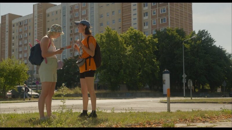 Lina (Linda Marie Roher) und Franka (Ronja Herberich) haben sich verlaufen. – Bild: MDR/Tilman Bensiek Lina (Linda Marie Roher) und Franka (Ronja Herberich) haben sich verlaufen. – Bild: MDR/Tilman Bensiek