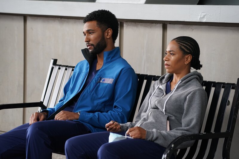 Dr. Winston Ndugu (Anthony Hill, l.); Dr. Maggie Pierce (Kelly McCreary, r.) – Bild: American Broadcasting Companies, Inc.