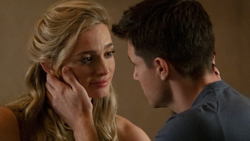 Ingrid Kannerman (Allegra Edwards) und Nathan Brown (Robbie Amell) – Bild: Amazon