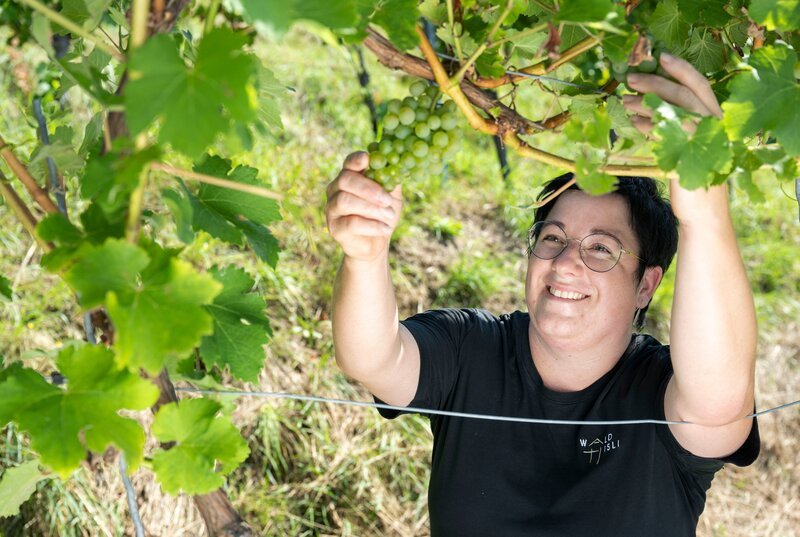 Bei Stefanie Huber in Oberkirch im Schwarzwald. Weiteres Bildmaterial finden Sie unter www.br-foto.de. – Bild: WDR/​BR/​megaherz gmbh/​Melanie Grande