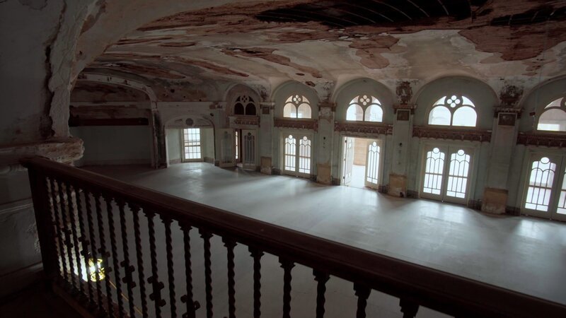 Ein texanisches Hotel mit Bonnie-und-Clyde-Flair. – Bild: Banijay Rights Limited/​WeltN24 GmbH
