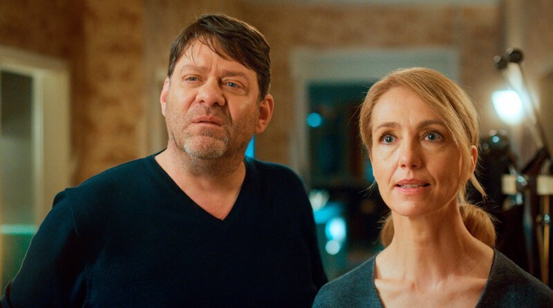 Thomas (Roeland Wiesnekker) and Anna (Ursina Lardi) – Bild: WDR/Wild Bunch Germany Thomas (Roeland Wiesnekker) and Anna (Ursina Lardi) – Bild: WDR/Wild Bunch Germany